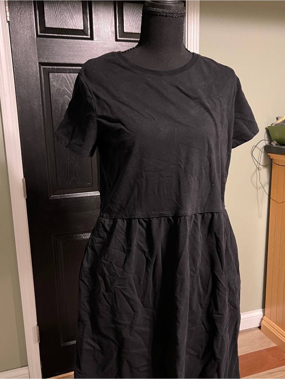 1901 Black Crewneck Short Sleeve Top